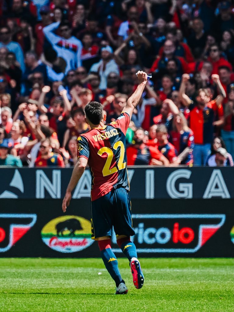 Johan Vásquez con el Genoa