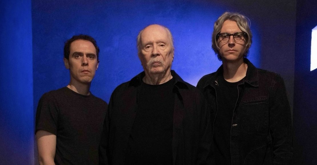 John Carpenter le entra al heavy metal con álbum que acompaña su primera novela gráfica