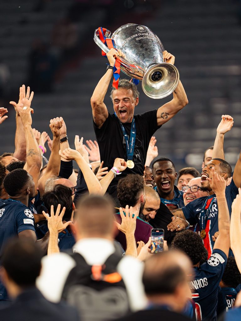 Luis Enrique con su primera Champions con el PSG en 2025