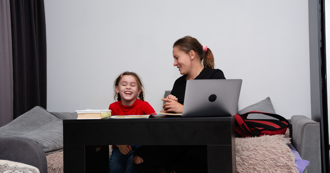 Estudiar, cuidar y no rendirse: El reto diario de las universitarias que también son mamás
