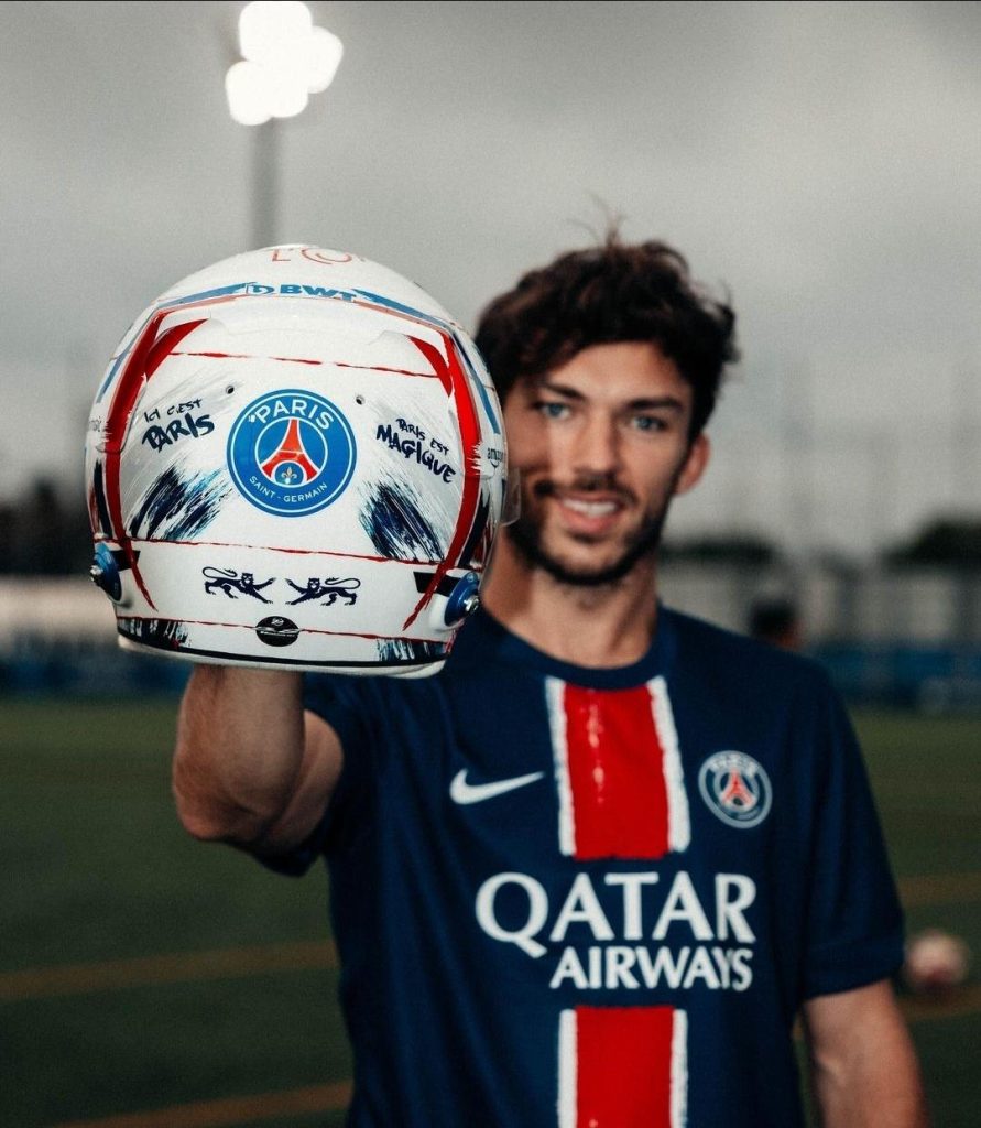 Pierre Gasly y su casco del PSG