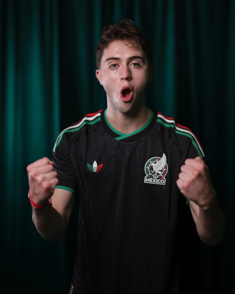 La playera negra de México