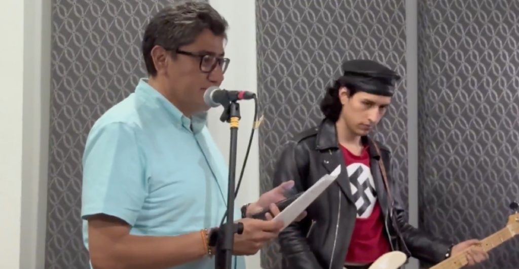 polemica-saul-monreal-canta-junto-musico-con-playera-simbolo-nazi-1