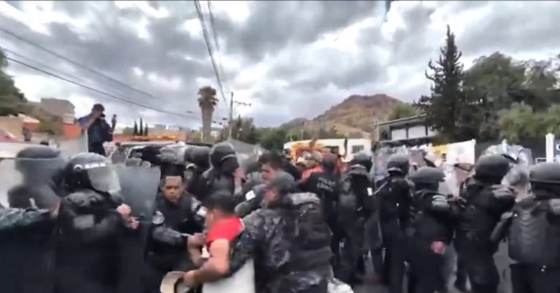 Policias reprimen a productores de frijol durante celebración del 10 de mayo en Zacatecas