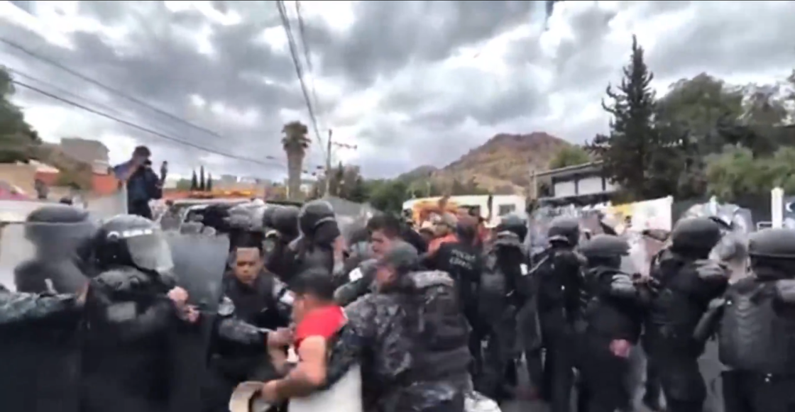 Policias reprimen a productores de frijol durante celebración del 10 de mayo en Zacatecas