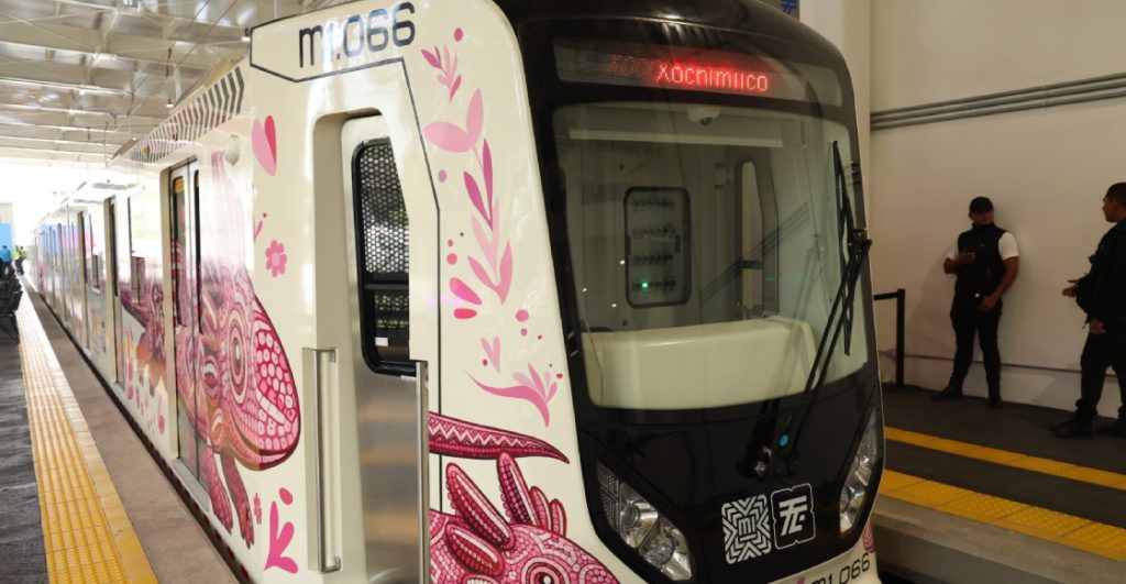 reinauguran-tren-ligero-el-ajolote-cdmx-cambios-nuevo-nombre-color-1