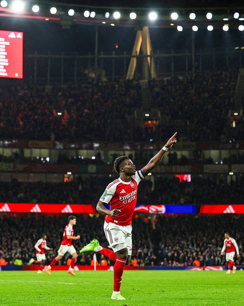 Bukayo Saka festeja el pase a la final de la Champions