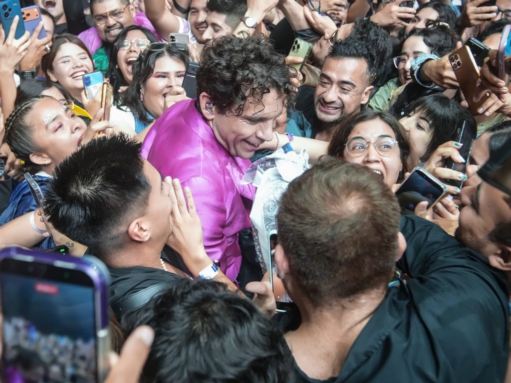 mika tecate emblema