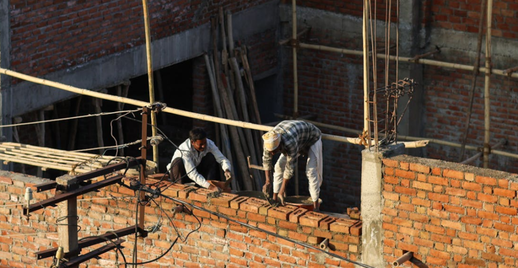 ¿Por qué los albañiles ponen una cruz en las obras? La historia detrás del 3 de mayo en México