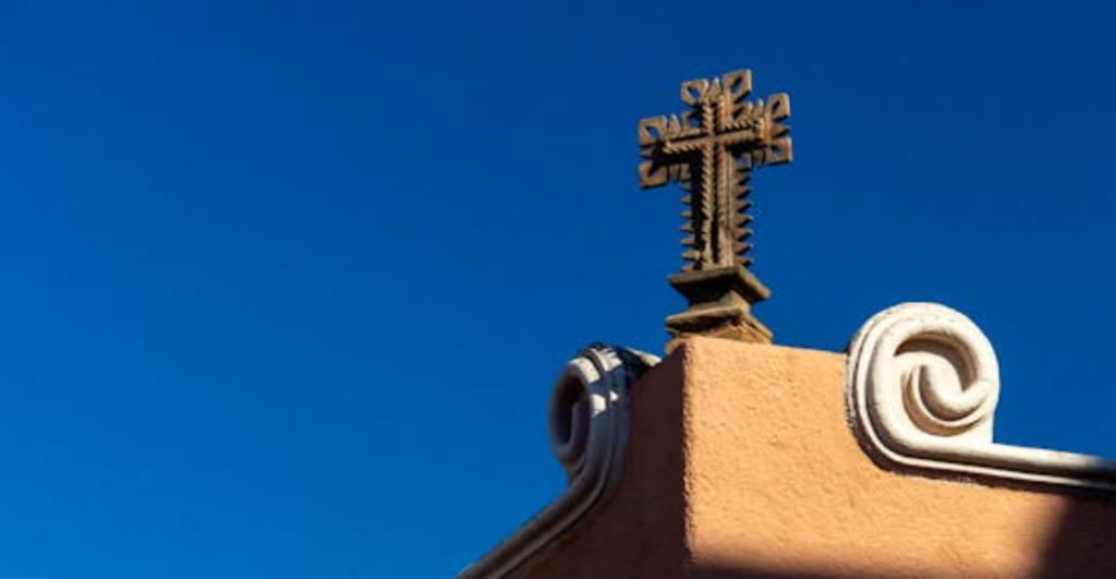 ¿Por qué los albañiles ponen una cruz en las obras? La historia detrás del 3 de mayo en México