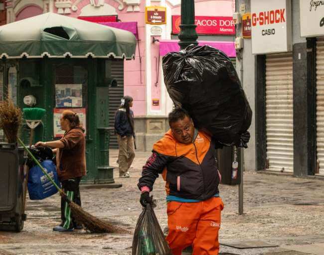 Vecino Cochino: La nueva iniciativa para evitar que las personas dejen su basura en la calle