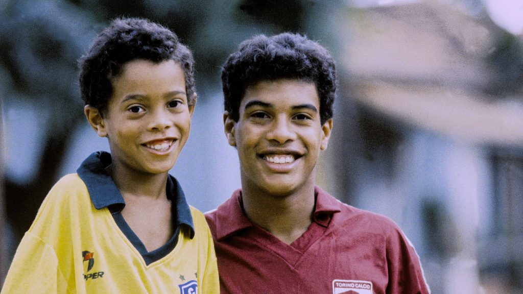Ronaldinho Gaúcho en una imagen promocional de la serie documental sobre su carrera en Netflix.