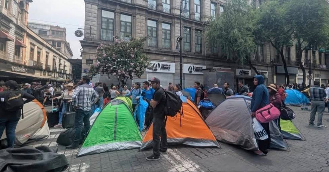 Afectaciones por plantón de la CNTE en el Zócalo: cierre de comercios y del MUNAL
