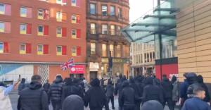 Mientras todos están viendo el Mundial… Irlanda del Norte vive protestas violentas y ya hay 19 detenidos