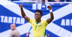 Vinicius hizo un doblete