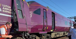 Un choque de dos trenes en Inglaterra deja sin vida al chofer y a 29 personas lesionadas