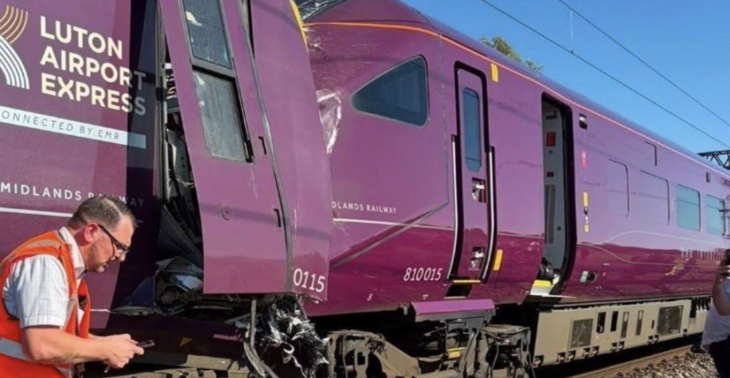 Un choque de dos trenes en Inglaterra deja sin vida al chofer y a 29 personas lesionadas