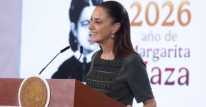 “El que apuesta contra México siempre le va a ir mal”, dice Sheinbaum y aclara por qué fue Salma Hayek a la inauguración