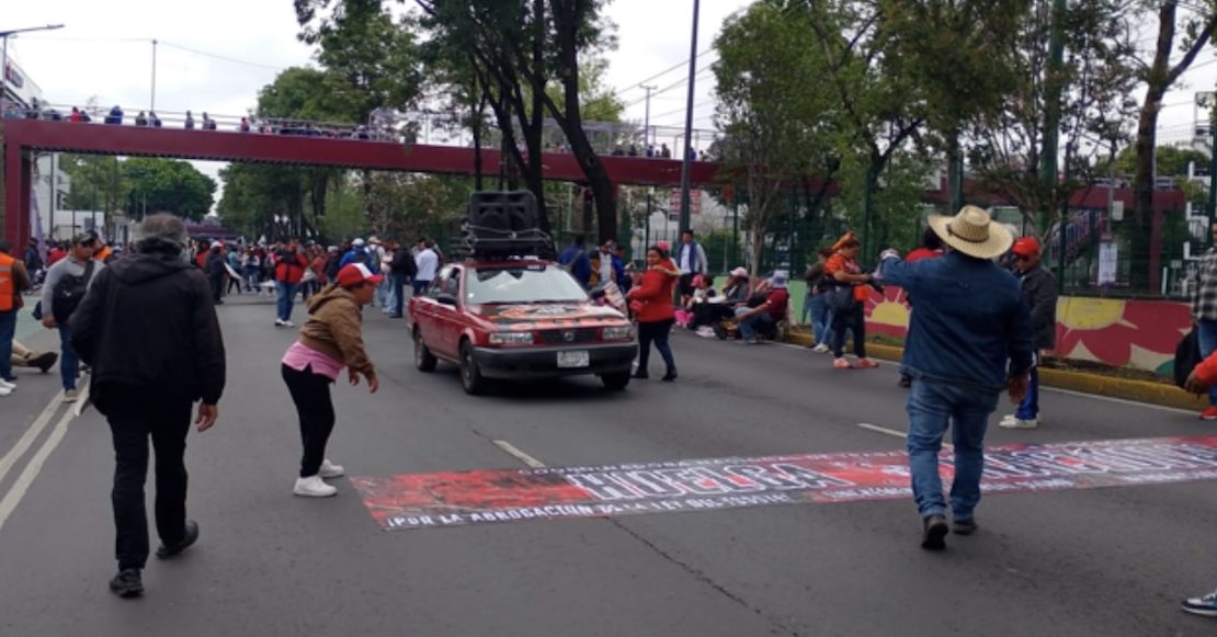 Bloqueo en Tlalpan: CNTE protesta y marcha de Tasqueña al Estadio Ciudad de México