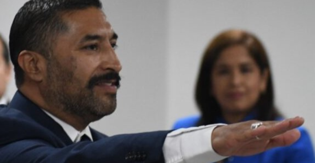 ¿No que nada de nepotismo? Diputado de Baja California deja su curul y su hijastro toma su lugar