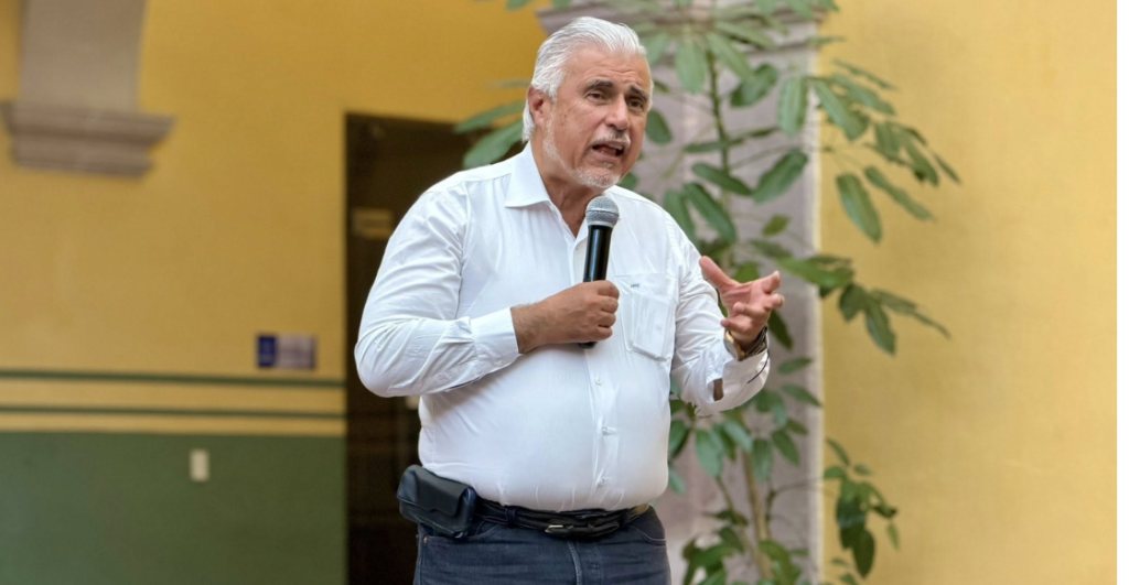 Otro al que le gusta la carne bañada en oro: Cachan al diputado José Navarro Céspedes en el Salt Bae 