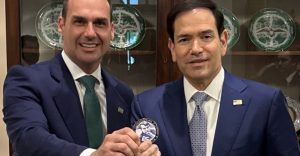 Condenan a hijo de Jair Bolsonaro a 4 años de prisión por boicot
