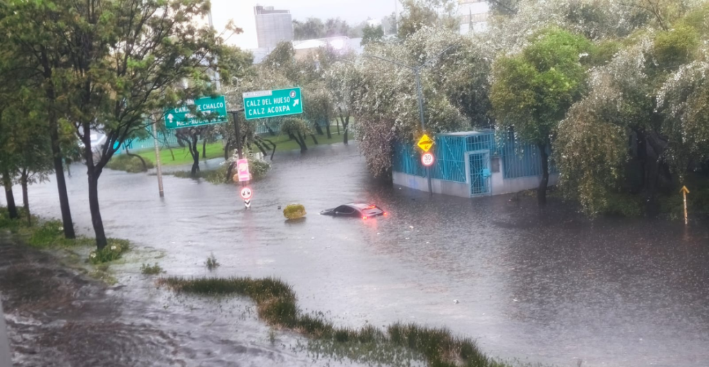 Fuertes lluvias colapsan a la CDMX e inundan el Hospital Psiquiátrico de San Fernando