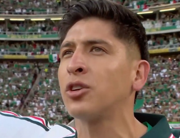 Edson Álvarez en el himno