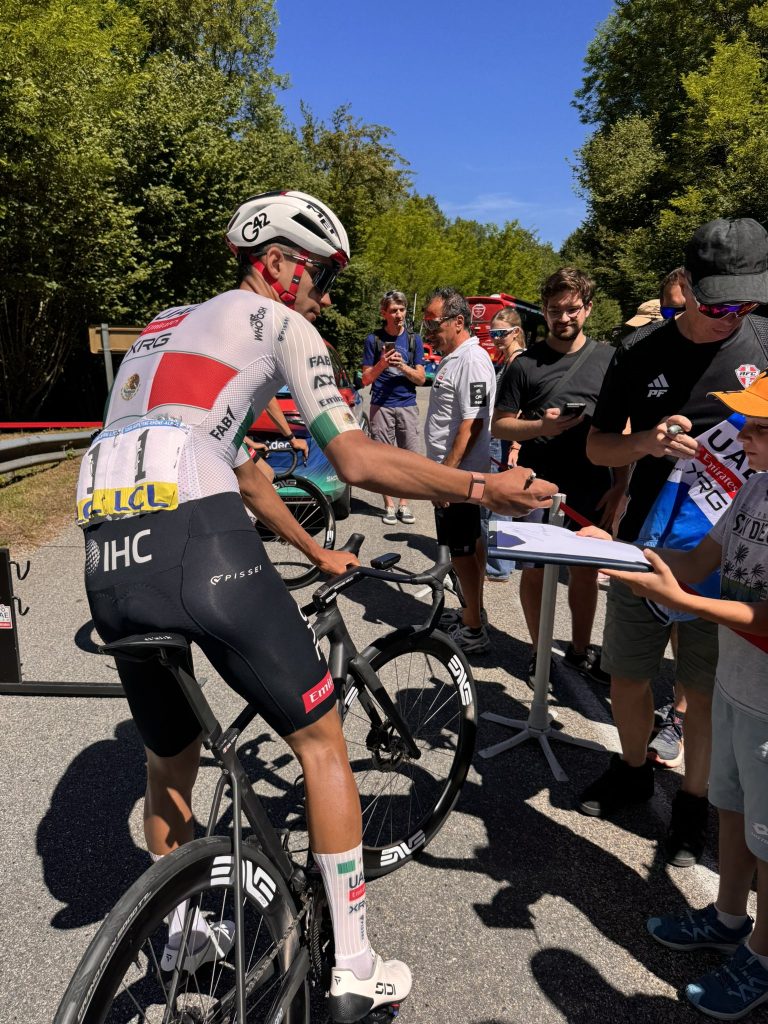 Isaac del Toro consigue su primera victoria en suelo francés y va por la cima