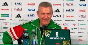 Javier Aguirre en conferencia