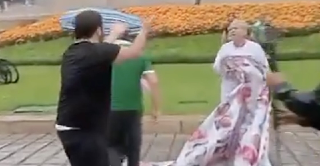 Aficionados agreden a mamá buscadora en el Ángel de la Independencia