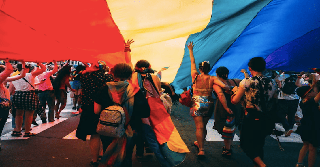 5 paradas obligadas (con mucho brillo) para vivir la Marcha del Orgullo 2026
