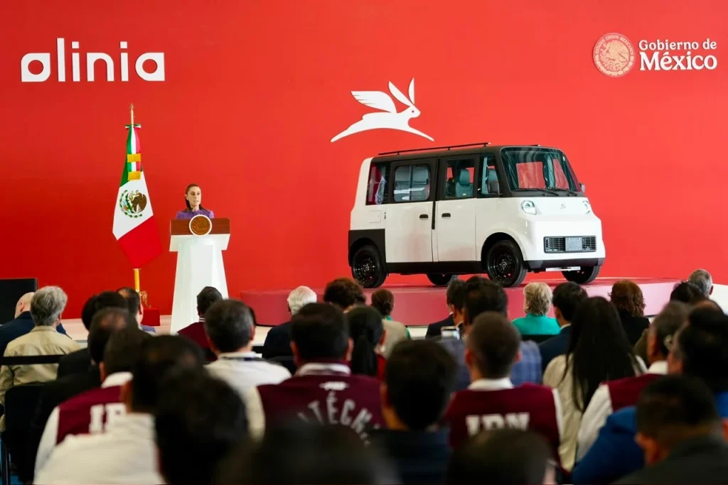 ¡Hecho en México! Sheinbaum presenta el auto eléctrico Olinia durante visita a Michoacán