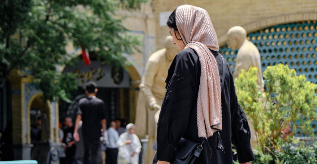 74 latigazos por cantar sin velo: el caso que vuelve a poner sobre la mesa los derechos de las mujeres en Irán
