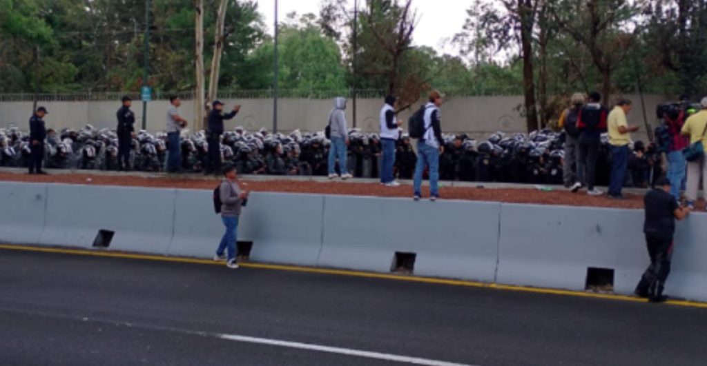 protestas-caseta-tlalpan-normalistas-cierre-autopista-mexico-cuernavaca-1