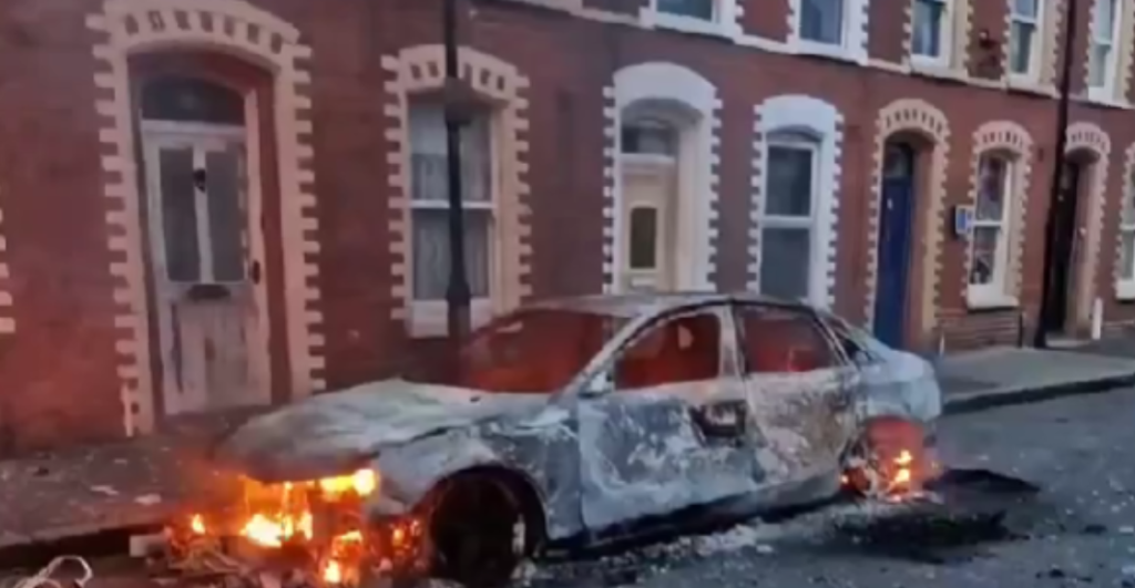 Mientras todos están viendo el Mundial… Irlanda del Norte vive protestas violentas y ya hay 19 detenidos