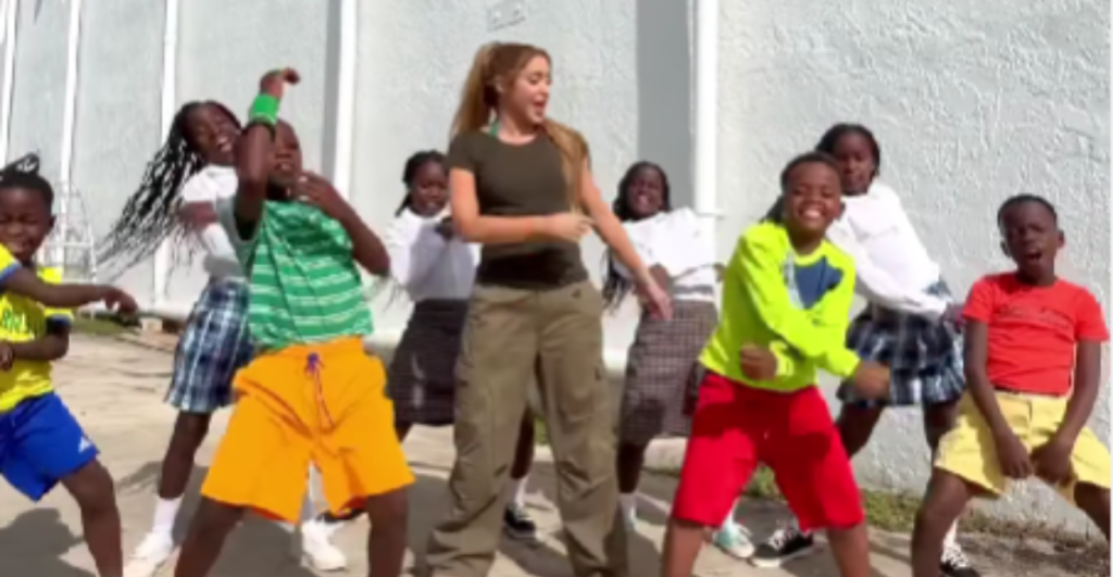 Ellos son los Ghetto Kids, grupo infantil de Uganda que bailará con Shakira en la final del Mundial