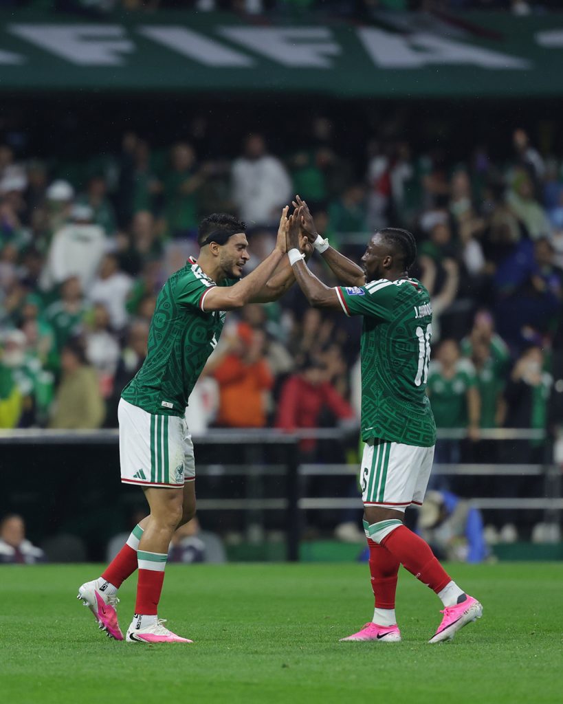 Raúl Jiménez y Julián Quiñones