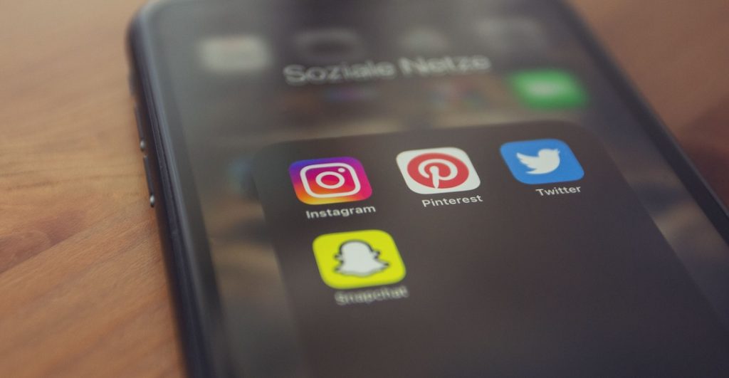 Reino Unido prohibirá las redes sociales a niños menores de 16 años