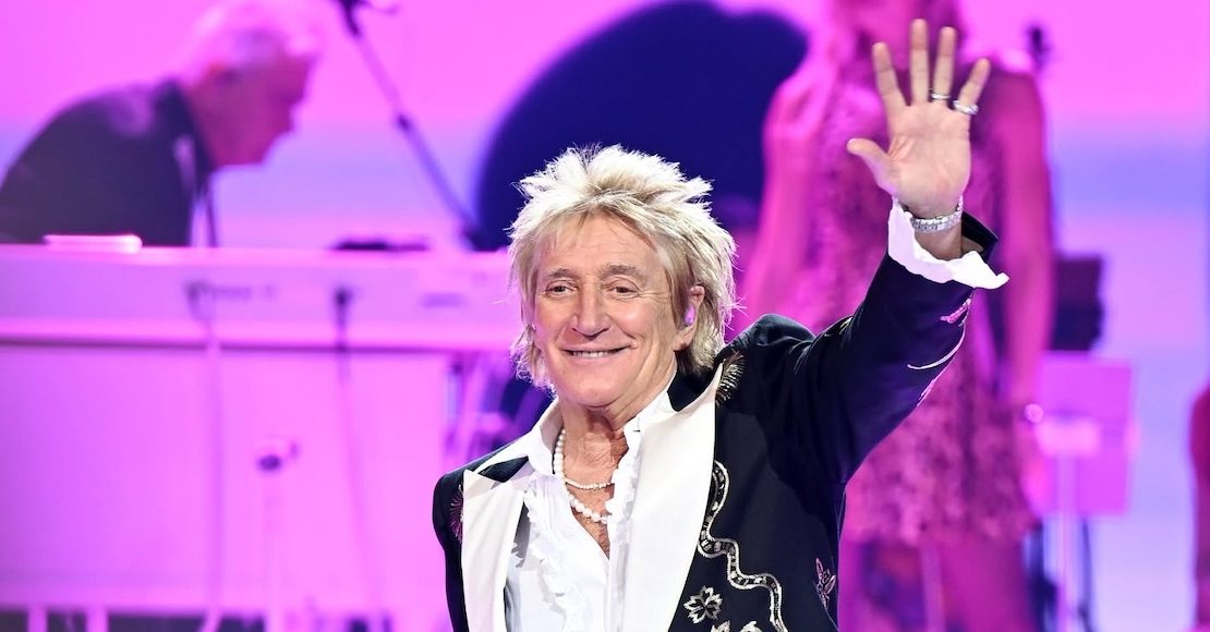Preocupa salud de Rod Stewart por casi desmayarse durante show