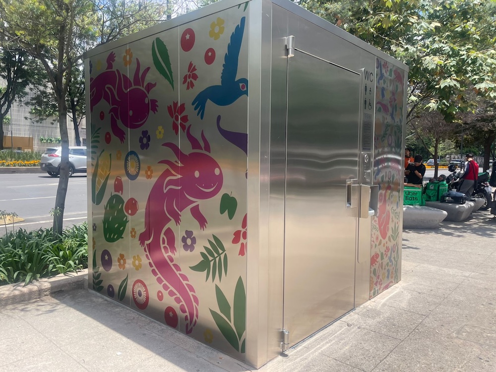 Fuimos a los baños públicos inteligentes de CDMX, ¿realmente funcionan?