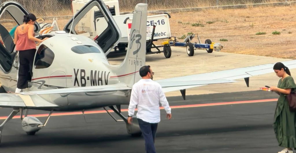 ¿Y la austeridad? Funan al secretario de Gobierno de Oaxaca por viajar en avioneta privada