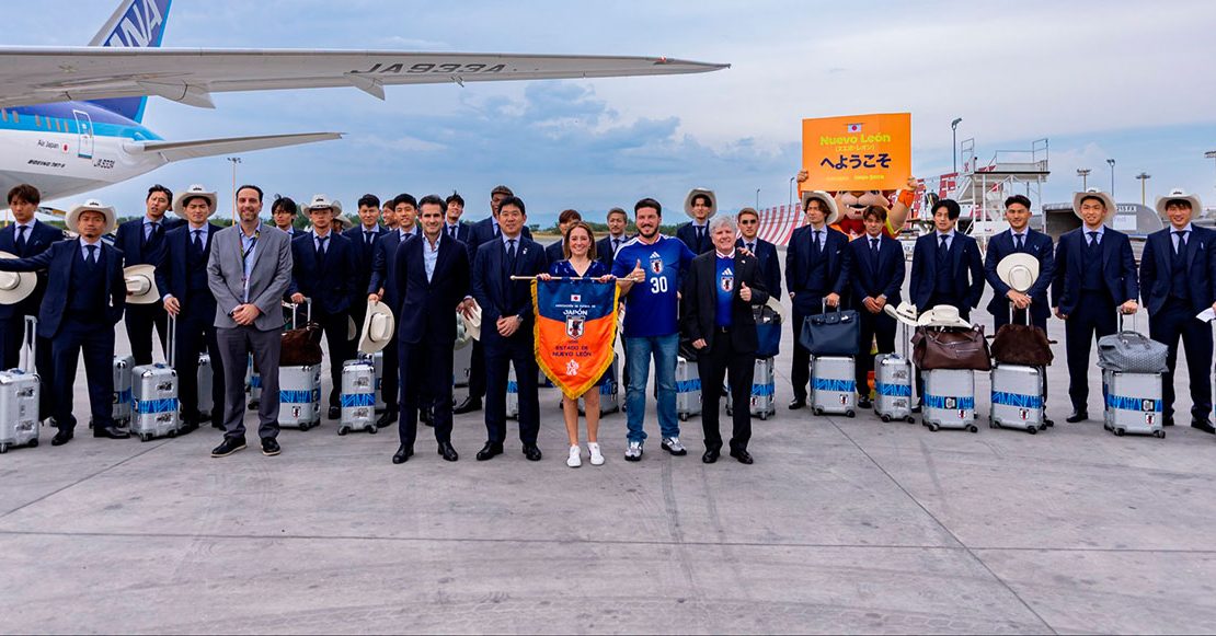 La Selección de Japón llega a Monterrey y es recibida con sombreros regios