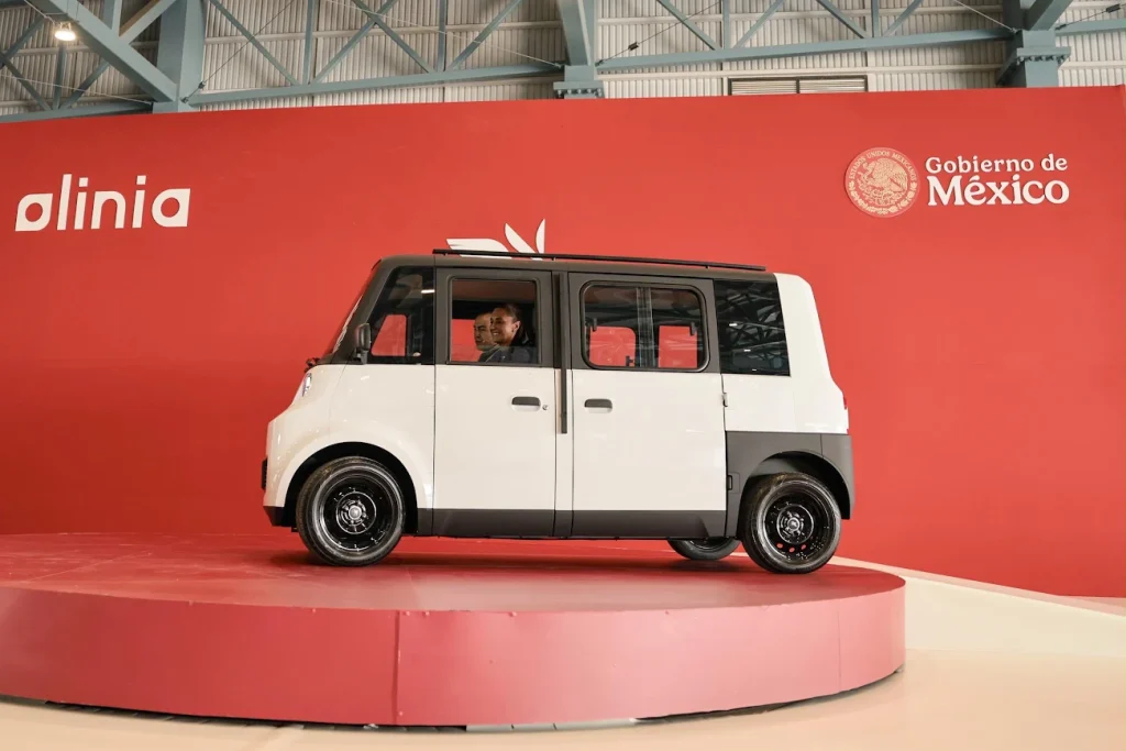 ¡Hecho en México! Sheinbaum presenta el auto eléctrico Olinia durante visita a Michoacán