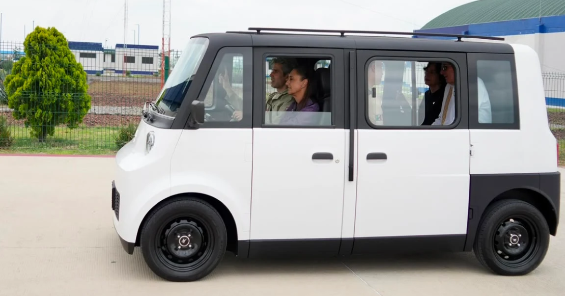 ¡Hecho en México! Sheinbaum presenta el auto eléctrico Olinia durante visita a Michoacán