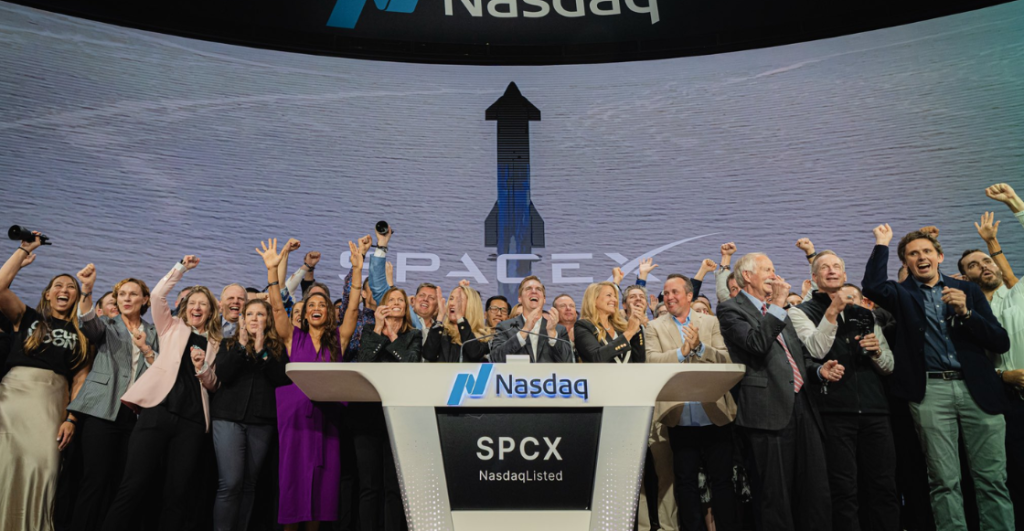 Elon Musk lo volvió a hacer: SpaceX debuta en Bolsa con números de otro planeta