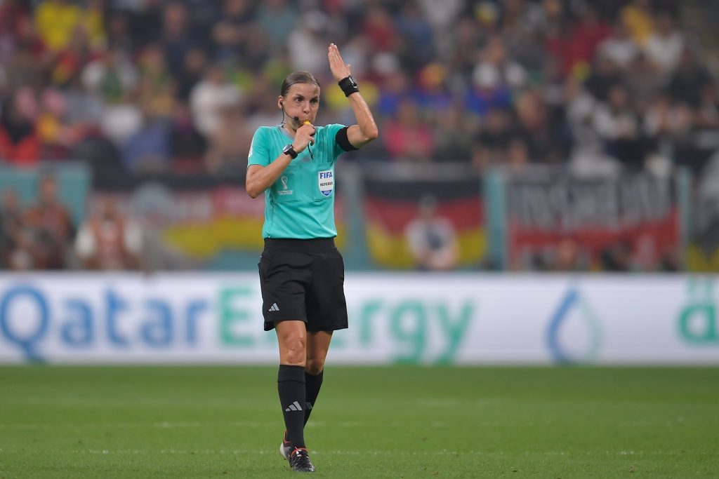 Stéphanie Frappart recibe merecido ascenso tras rifarse como árbitra