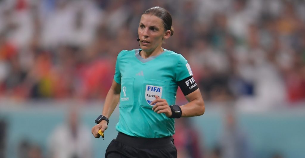 Stéphanie Frappart recibe merecido ascenso tras rifarse como árbitra
