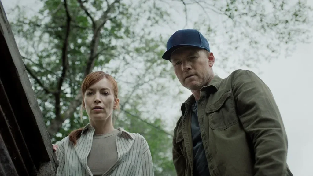 Britt Lower y Sam Worthington en 'Te encontraré'