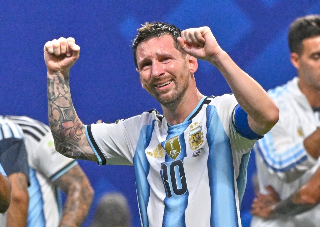 En Inglaterra critican al árbitro vs Argentina Ismail Elfath por ser ‘amuleto’ de Messi